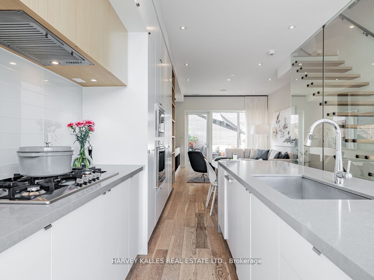 536B Eglinton Avenue E
