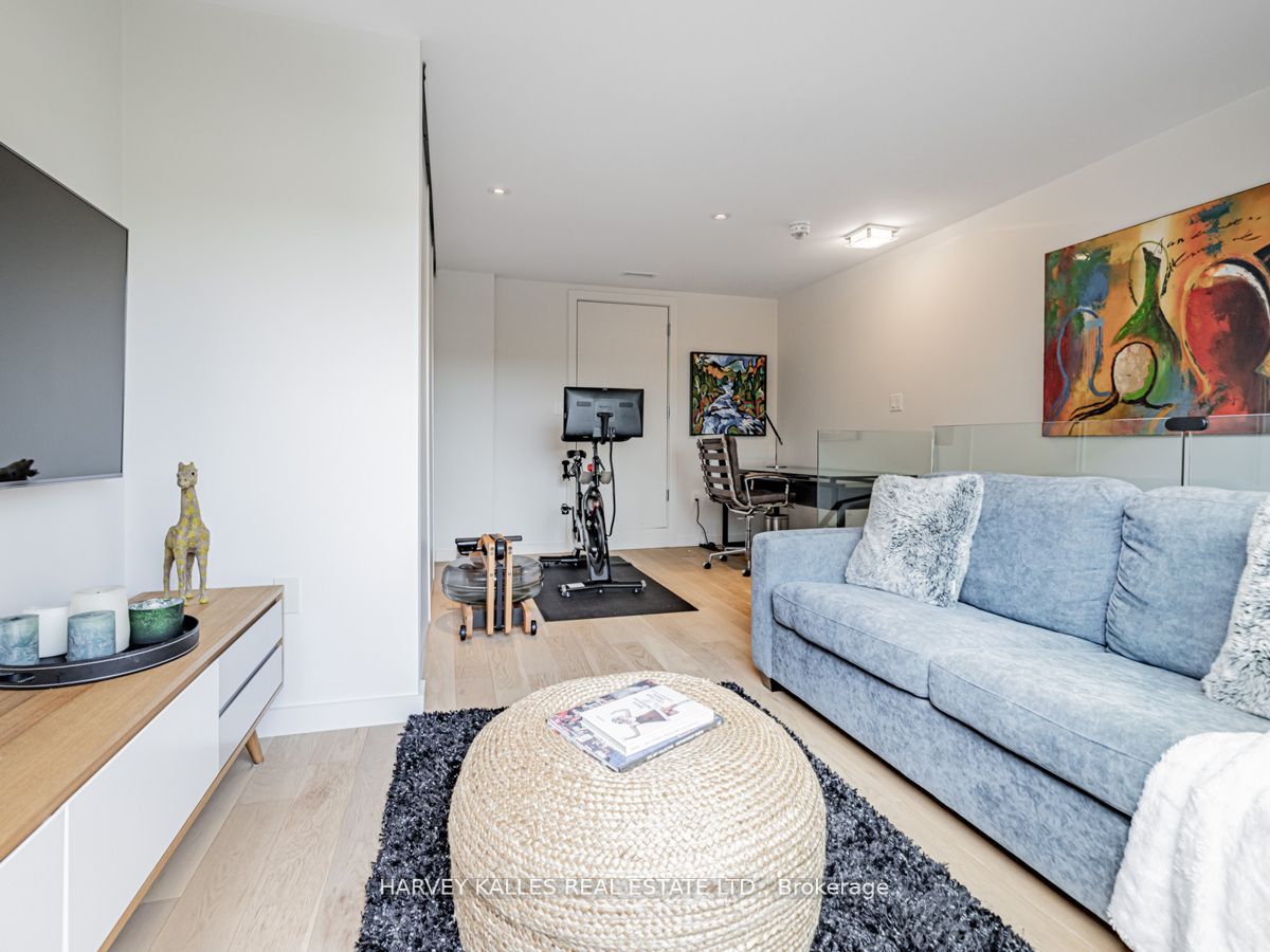 536B Eglinton Avenue E