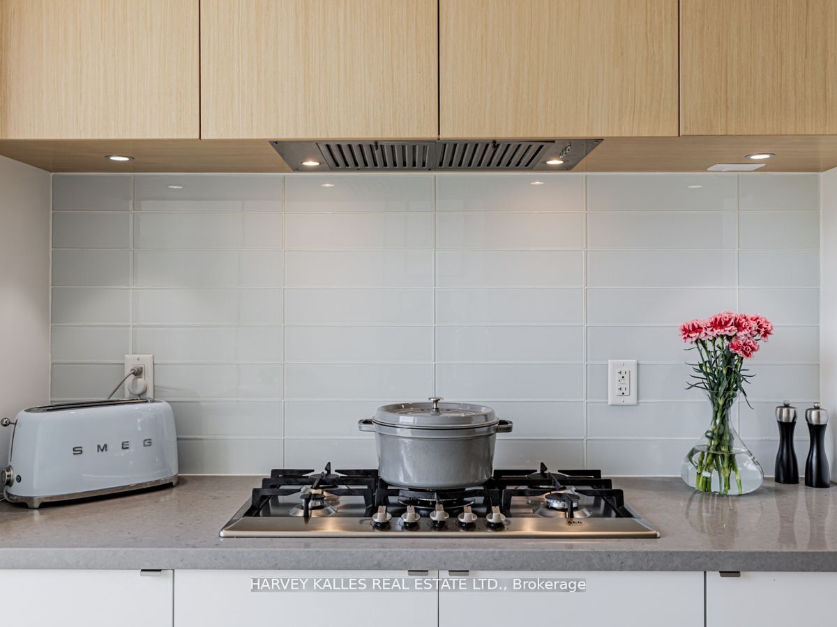 536B Eglinton Avenue E