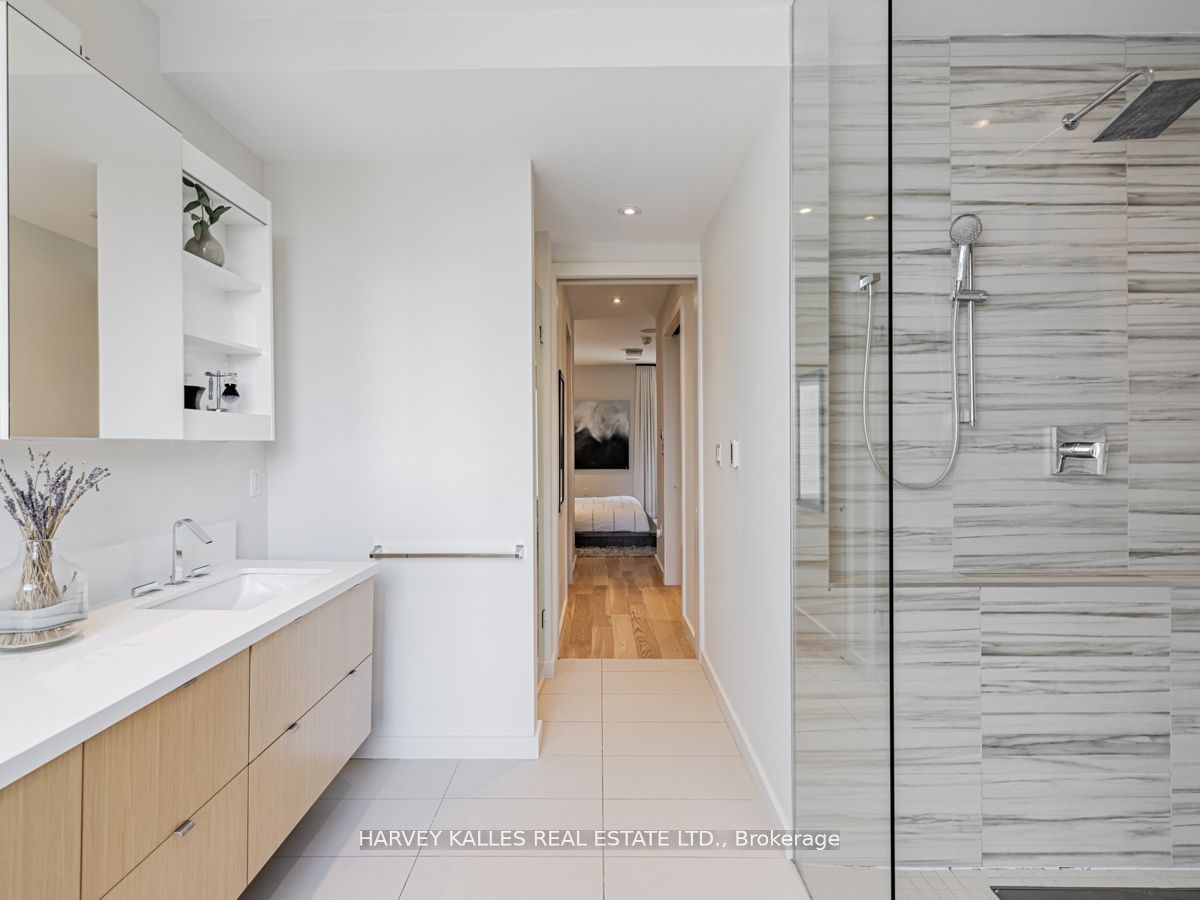536B Eglinton Avenue E