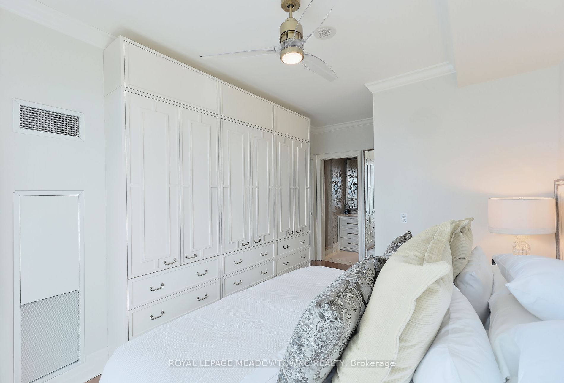 16 Yonge St, #4006