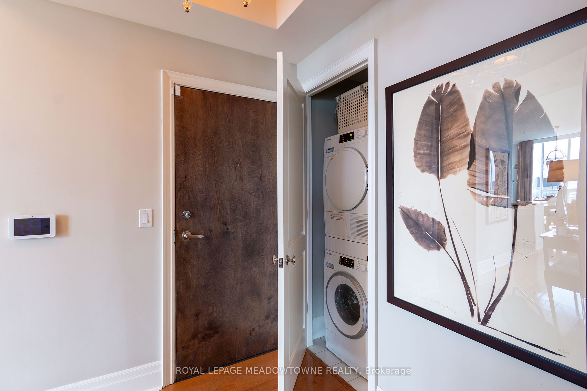 16 Yonge St, #4006