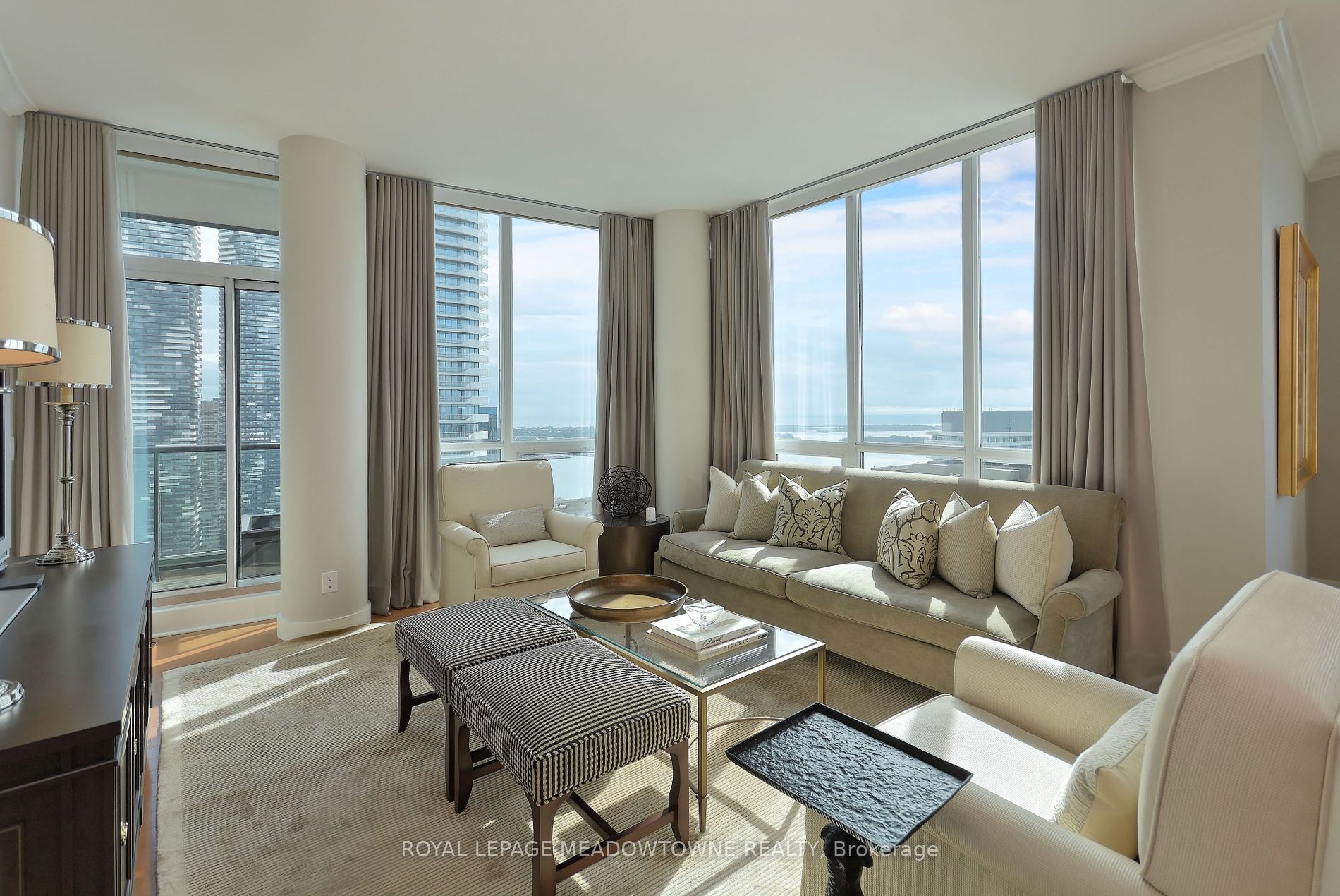 16 Yonge St, #4006