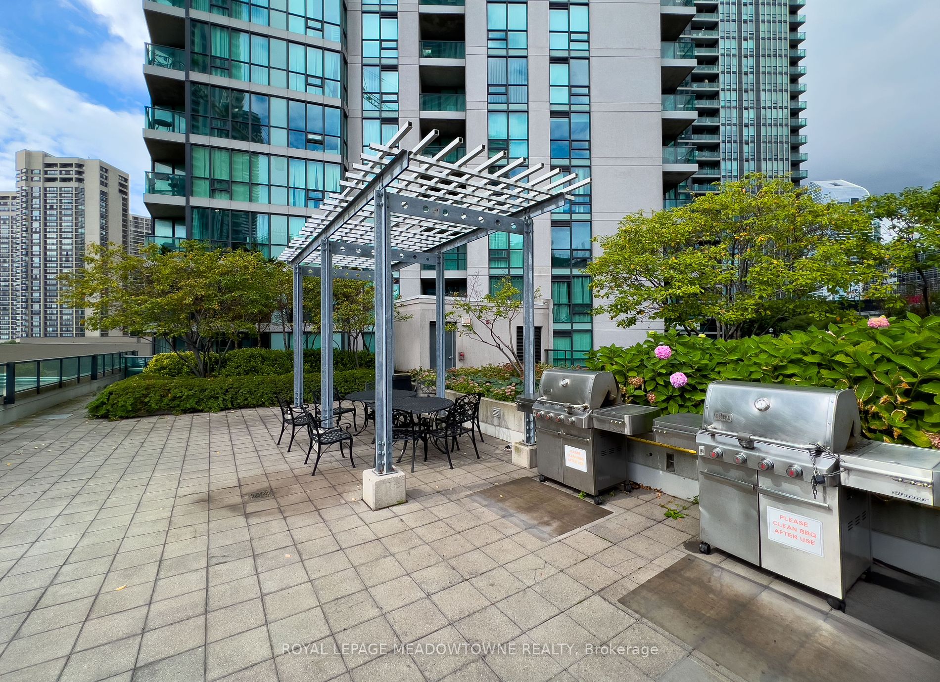 16 Yonge St, #4006