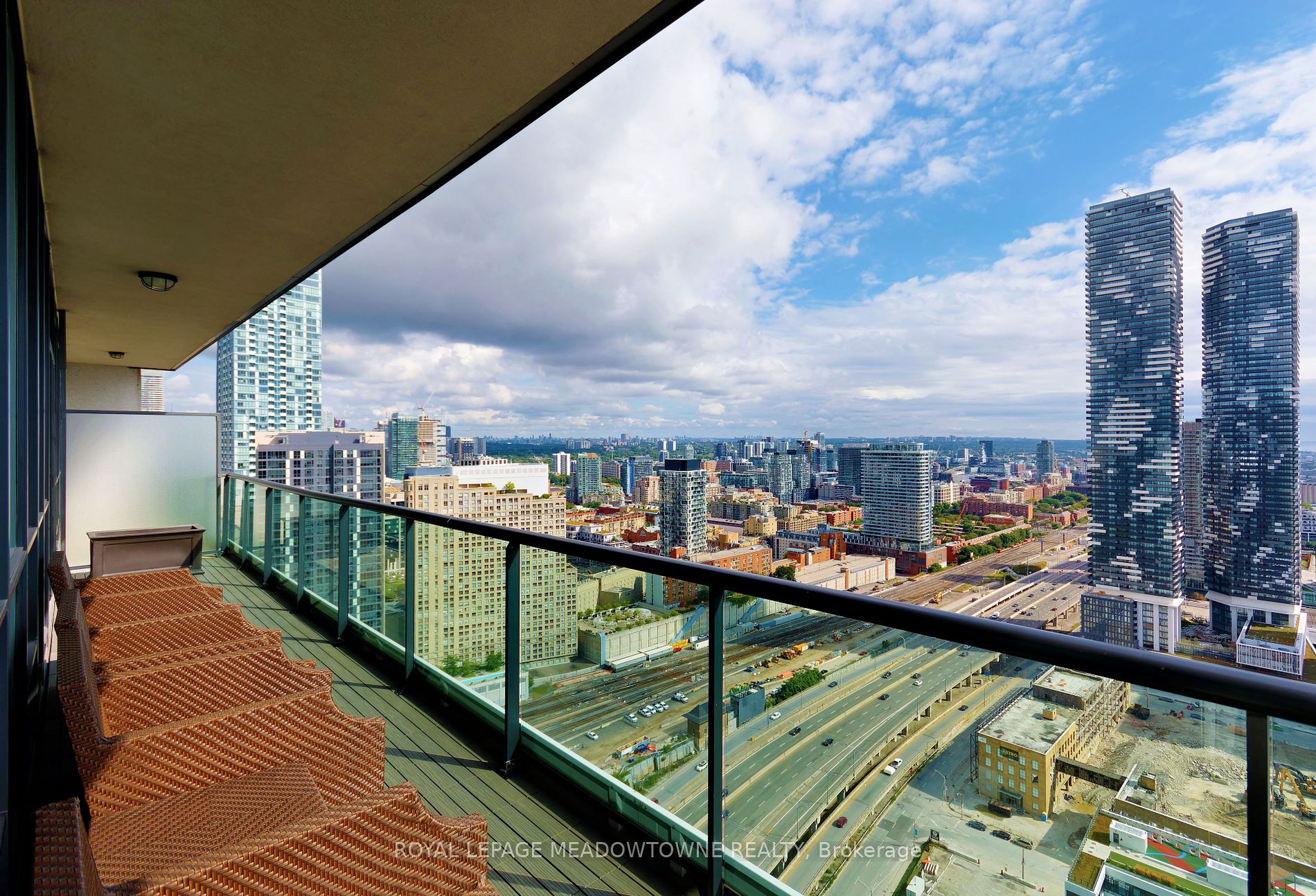16 Yonge St, #4006