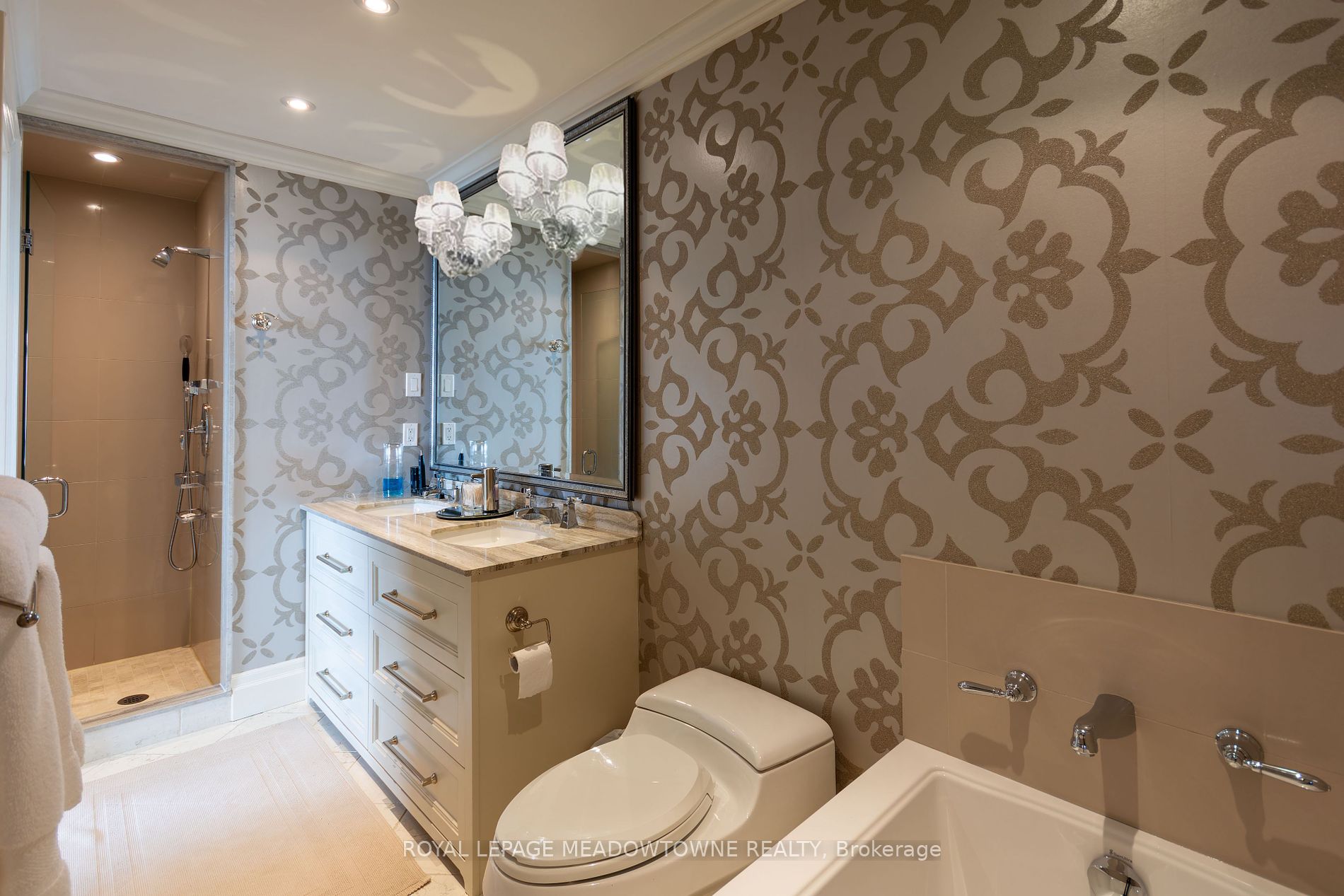 16 Yonge St, #4006