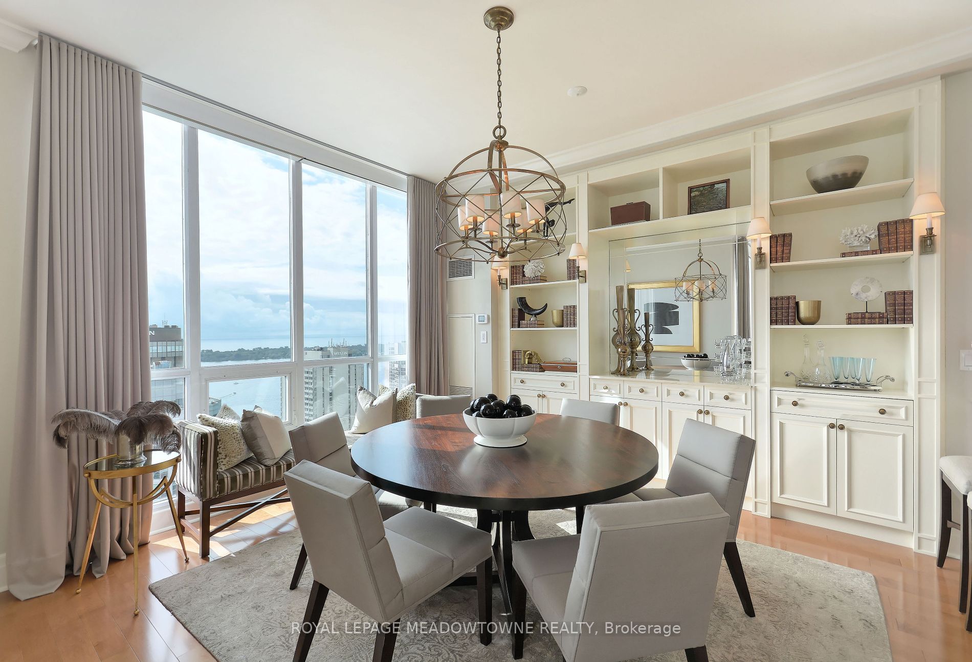 16 Yonge St, #4006