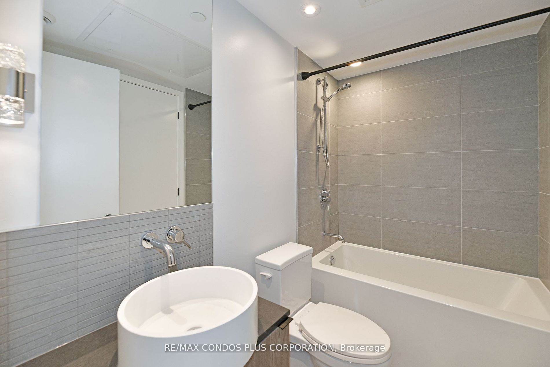 161 Roehampton Ave, #233