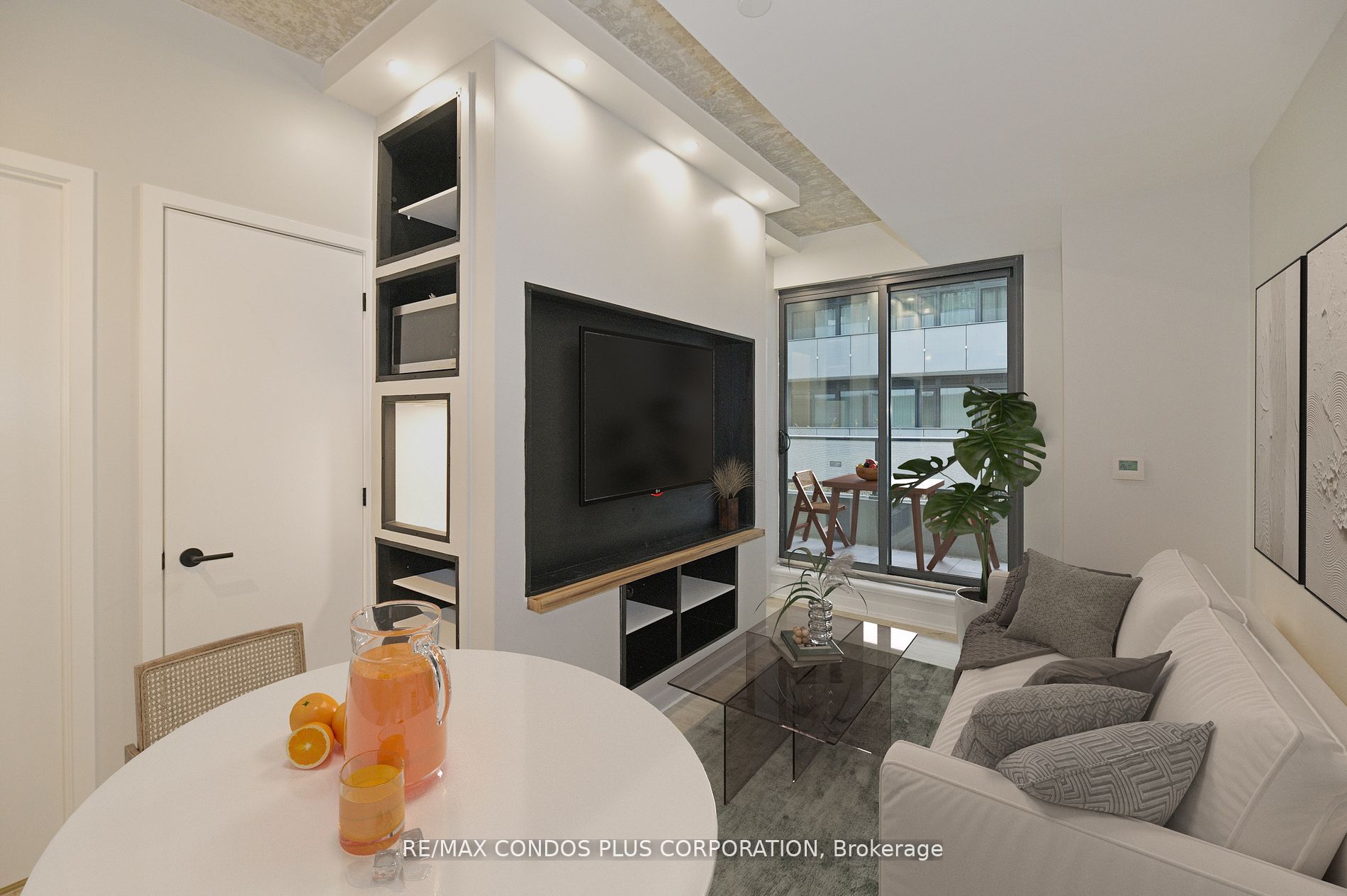 161 Roehampton Ave, #233