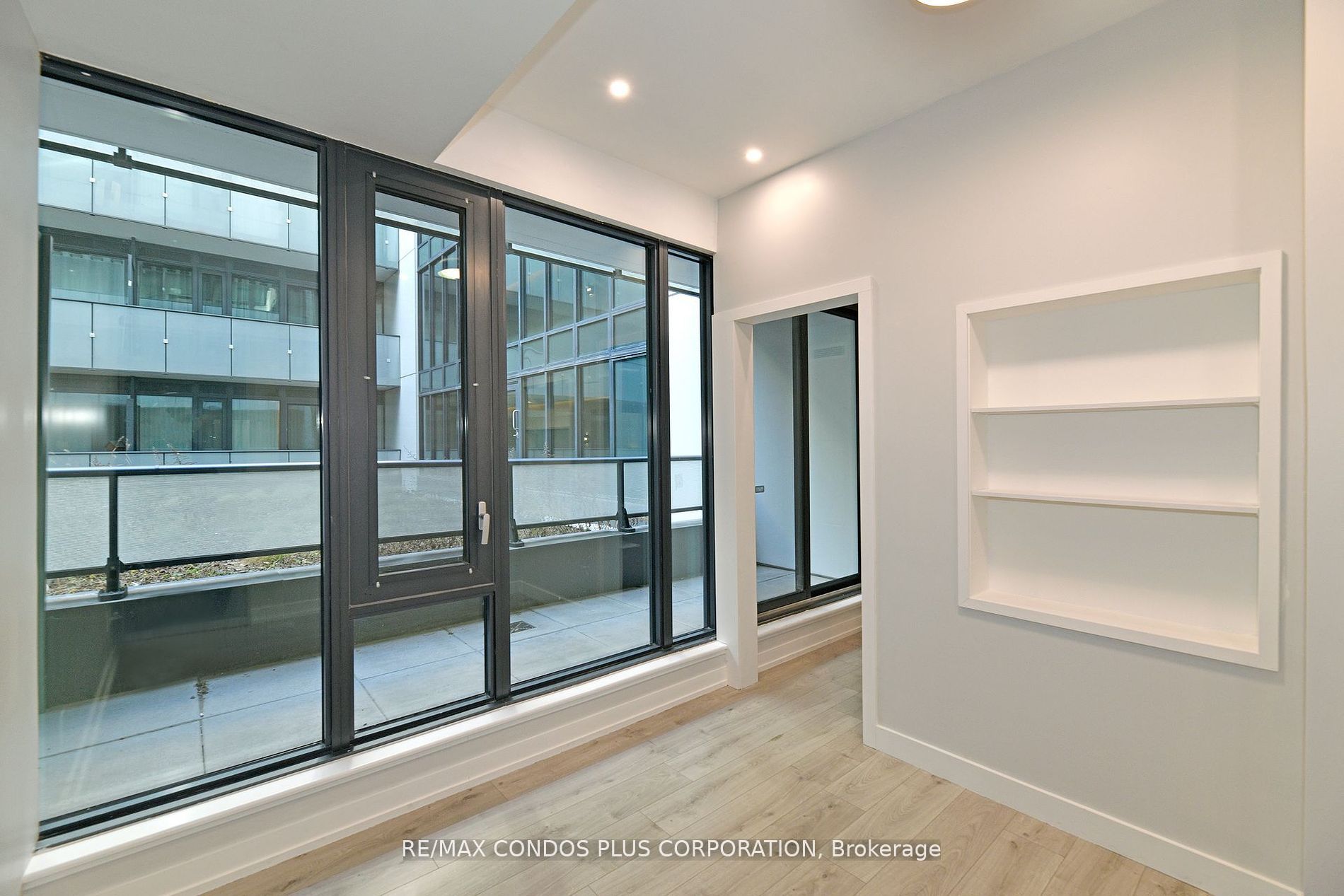 161 Roehampton Ave, #233