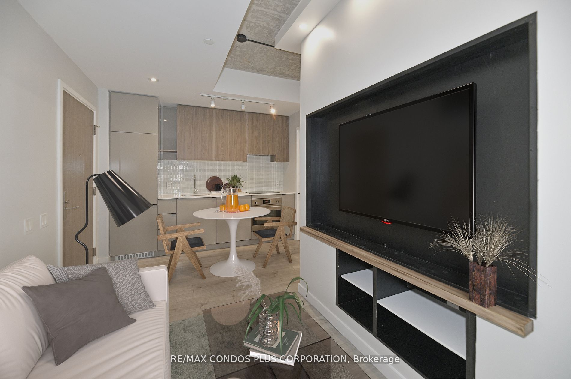 161 Roehampton Ave, #233