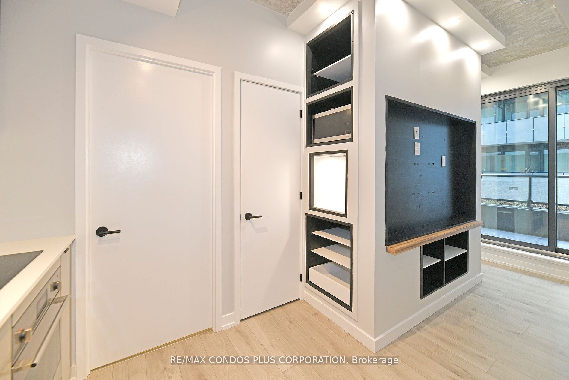 161 Roehampton Ave, #233