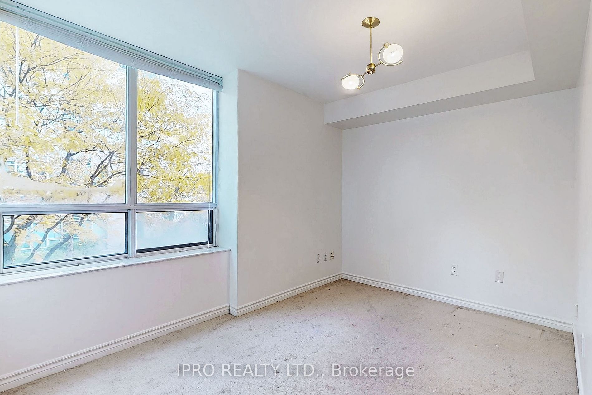 18 Sommerset Way, #216