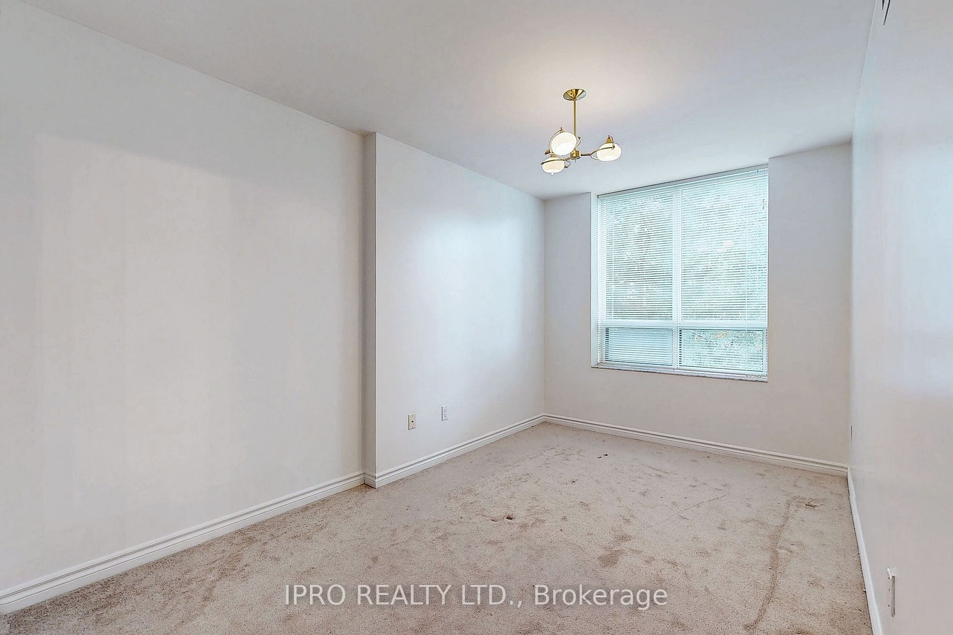 18 Sommerset Way, #216
