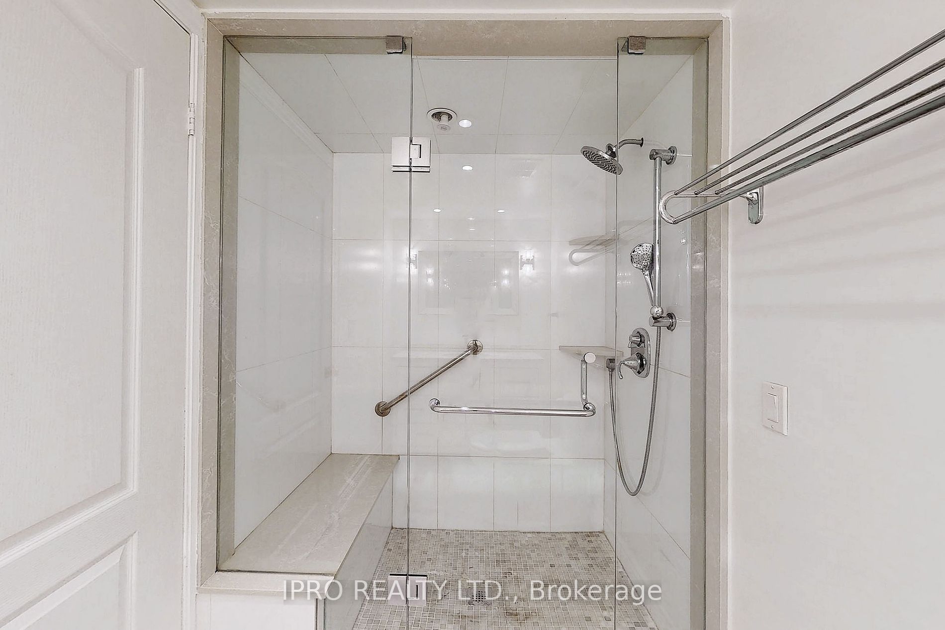 18 Sommerset Way, #216