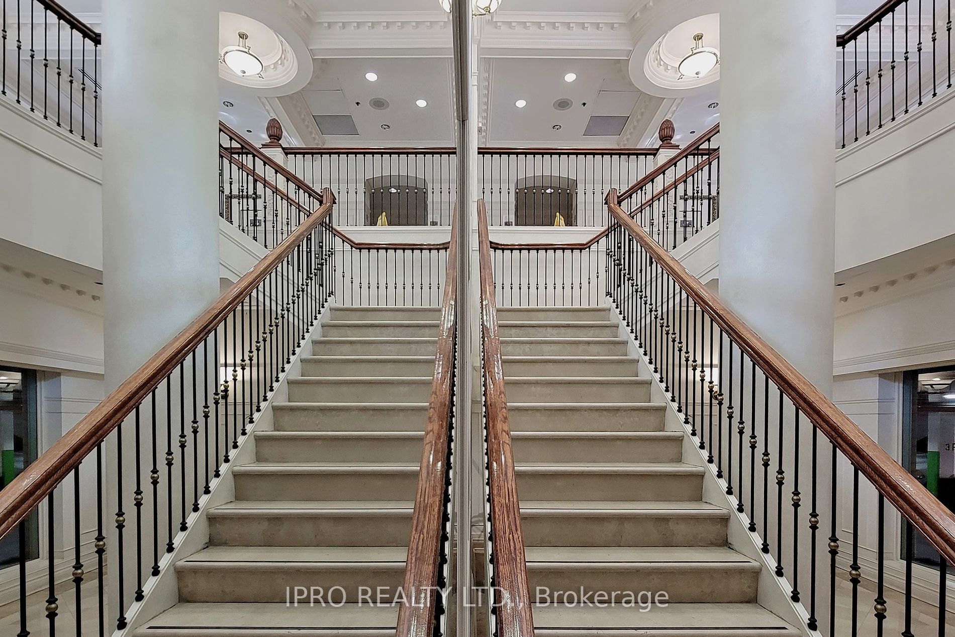18 Sommerset Way, #216
