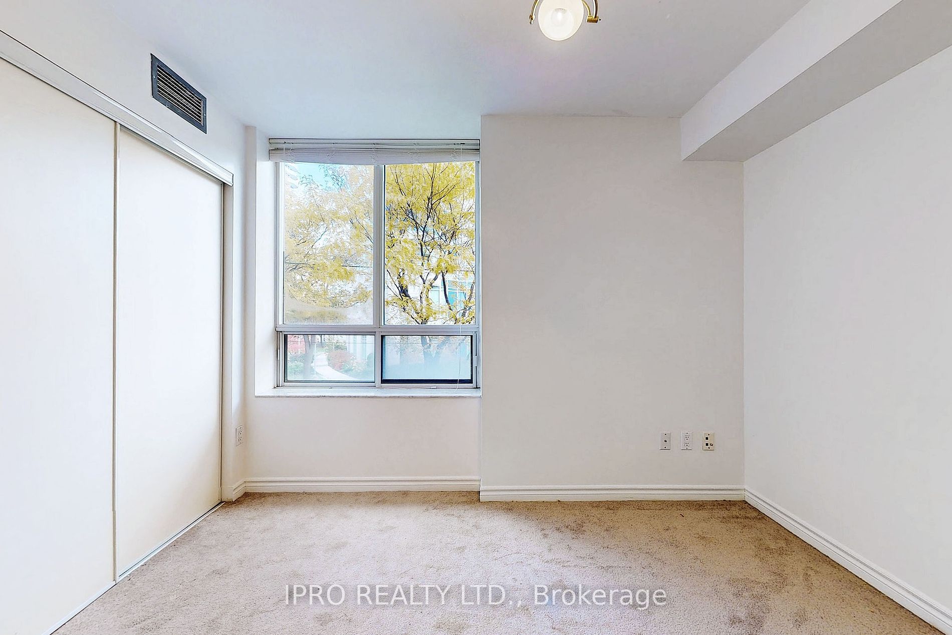 18 Sommerset Way, #216