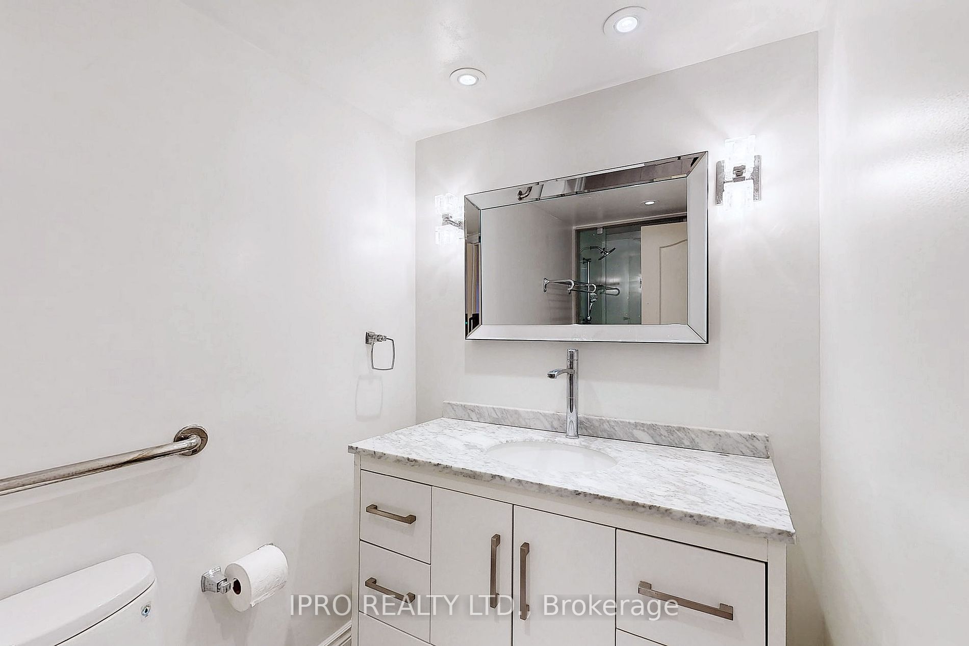 18 Sommerset Way, #216