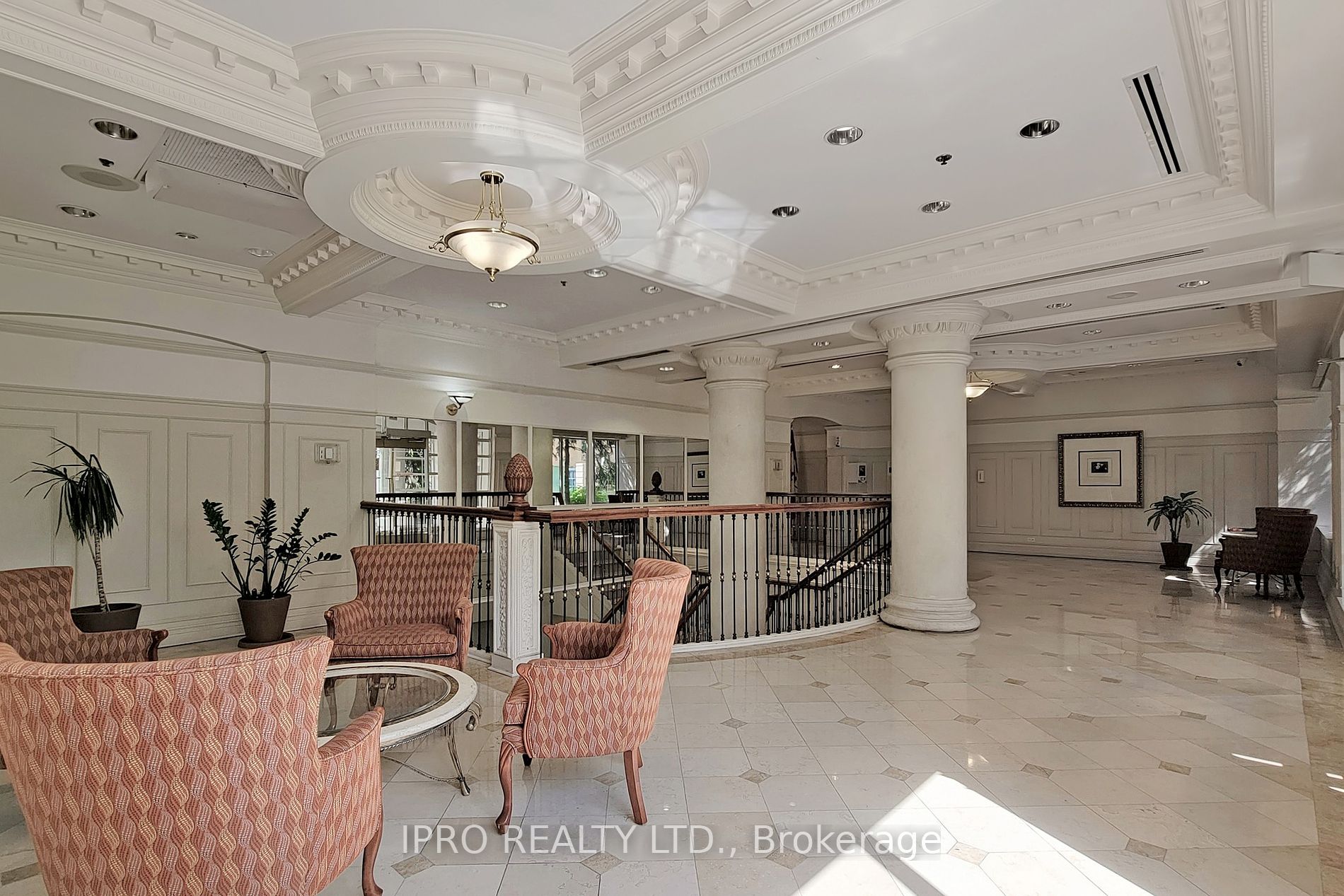 18 Sommerset Way, #216