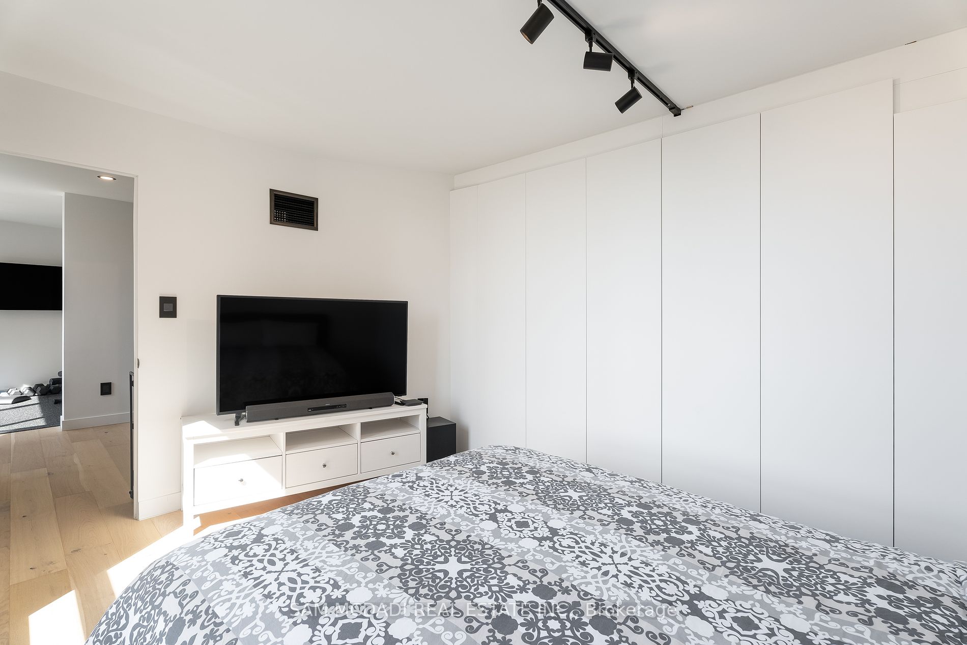 5444 Yonge Street #304