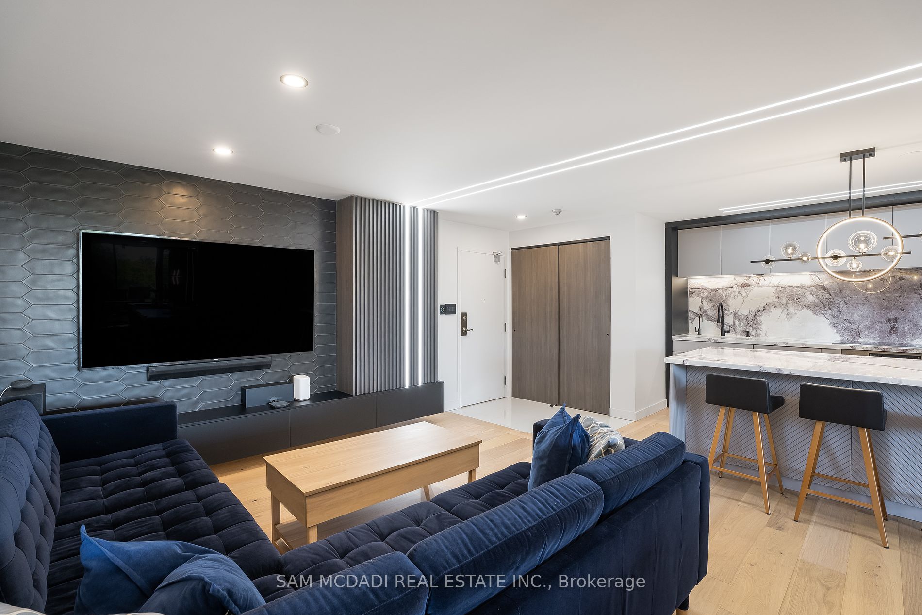 5444 Yonge Street #304