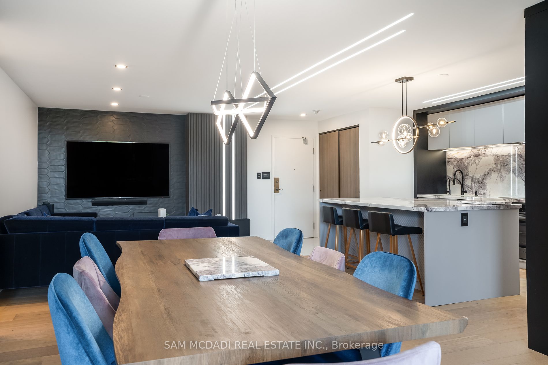 5444 Yonge Street #304
