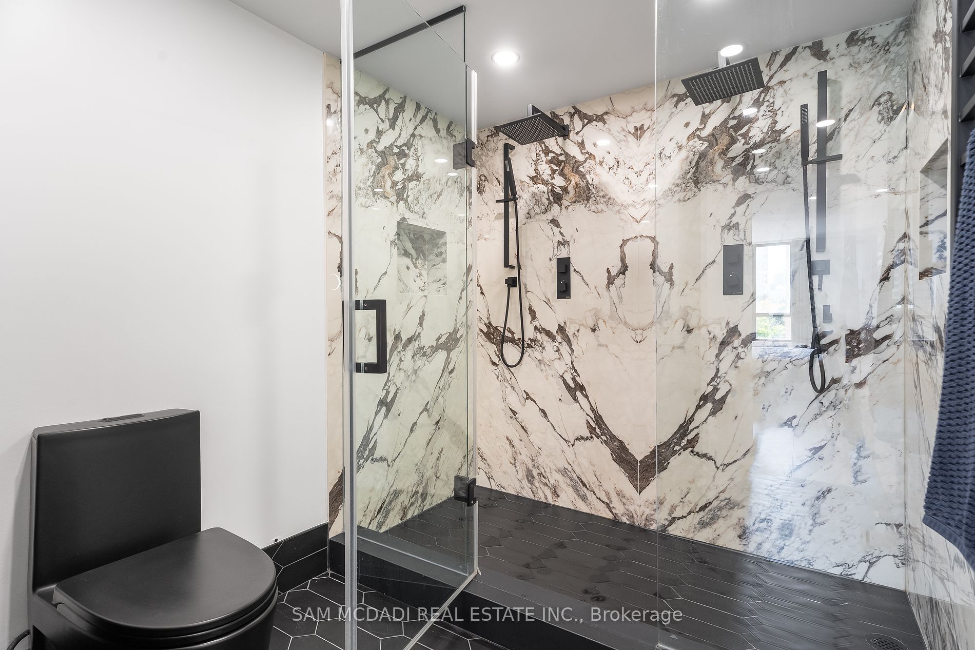 5444 Yonge Street #304