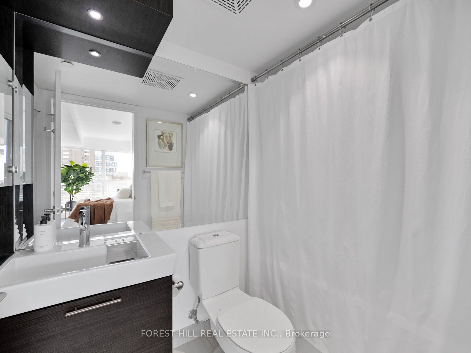 386 Yonge Street, #2105