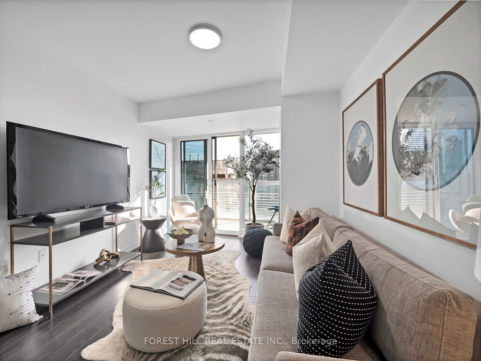 386 Yonge Street, #2105