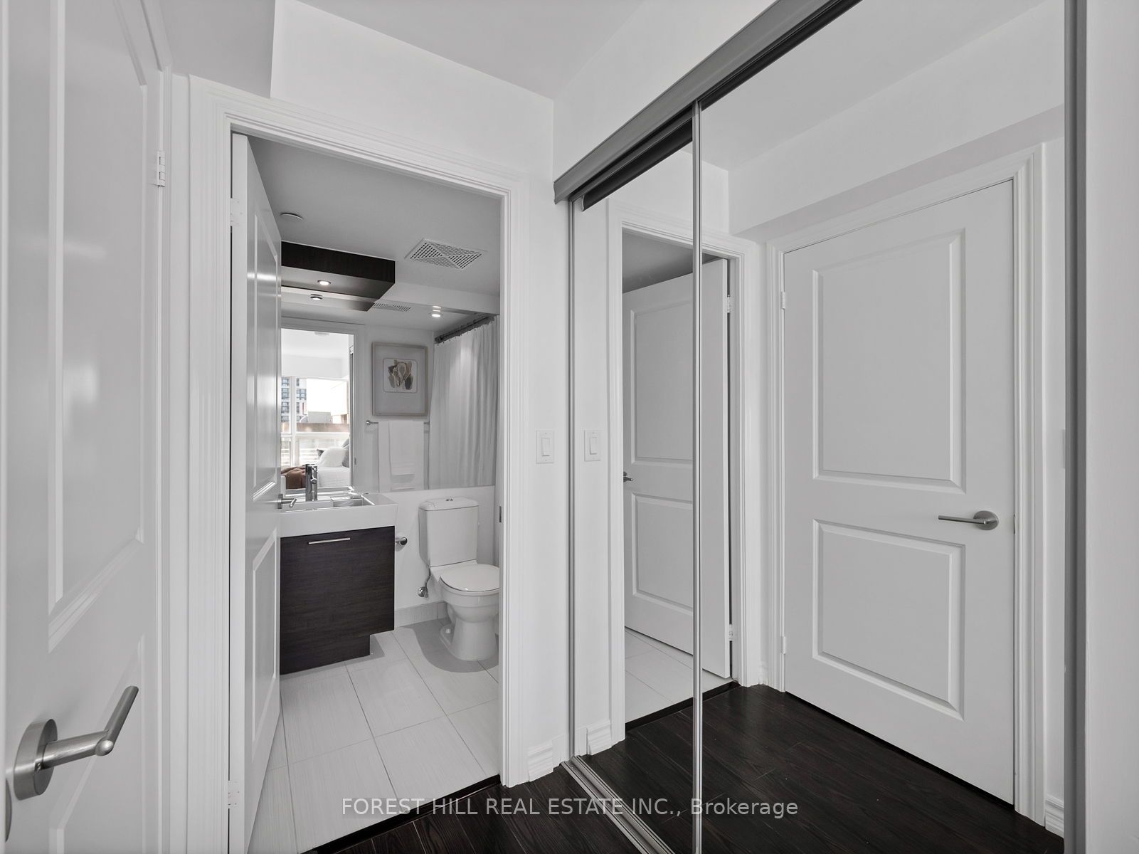 386 Yonge Street, #2105