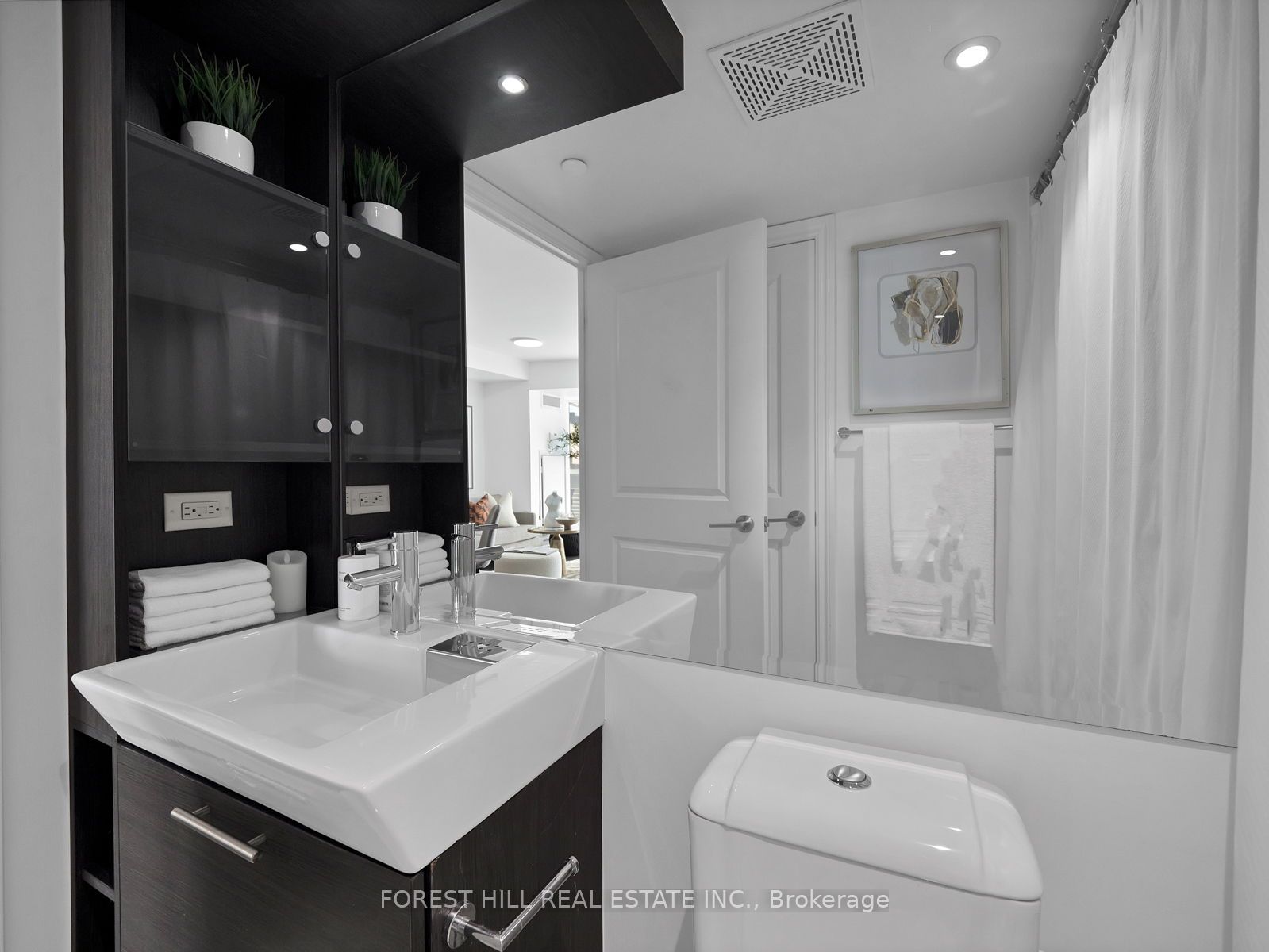 386 Yonge Street, #2105