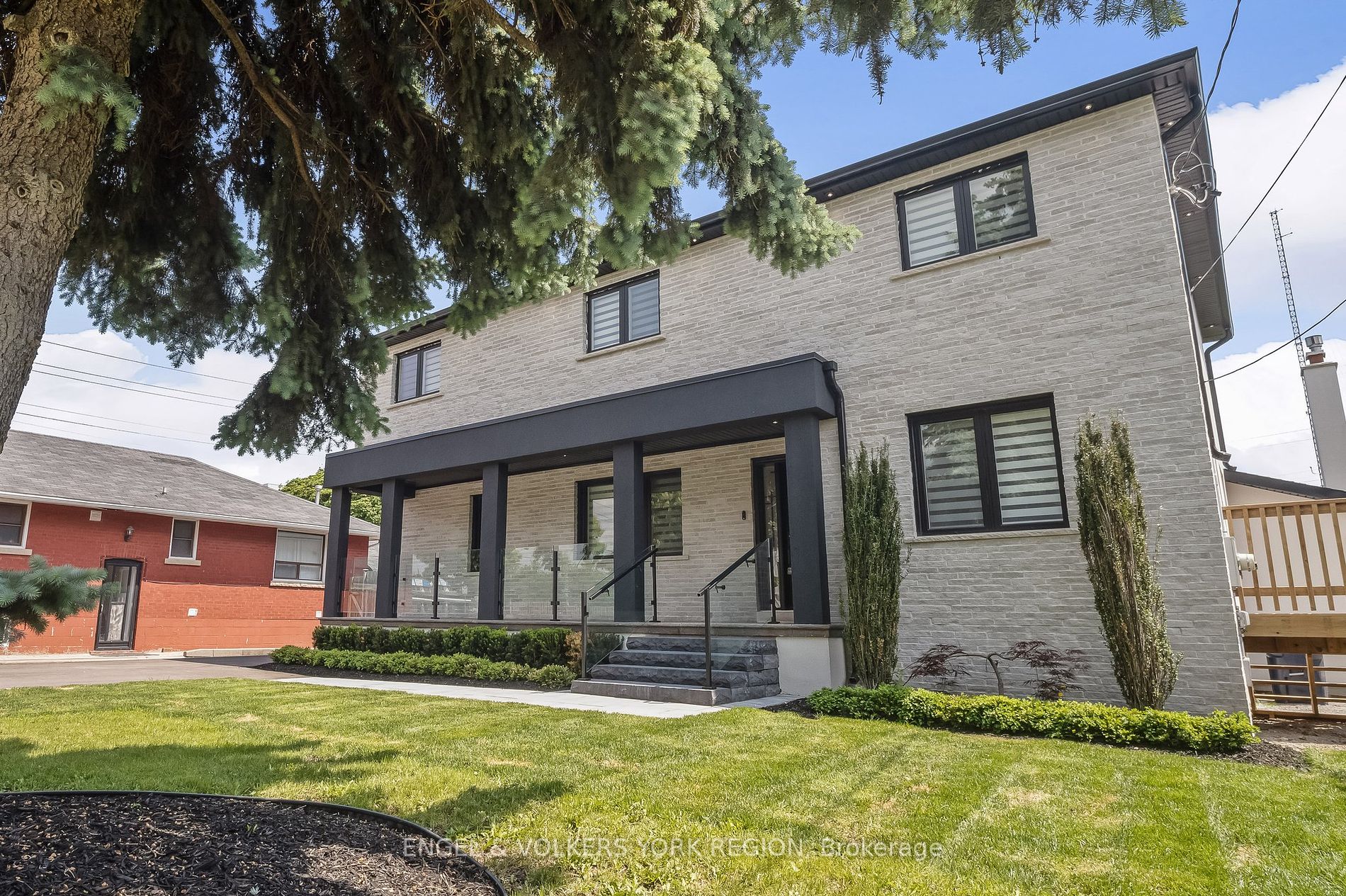 95 Risebrough Ave