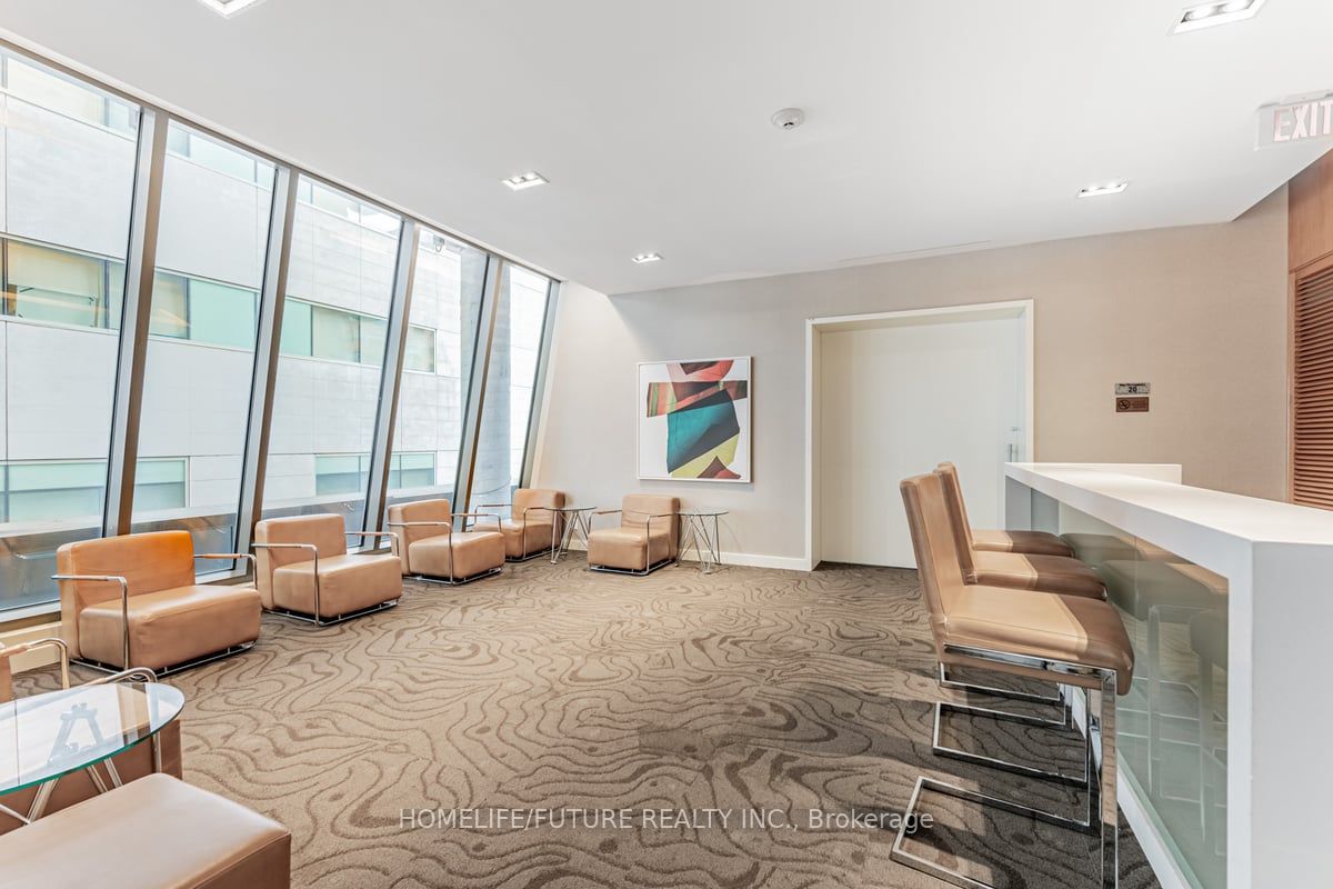 832 Bay St, #605