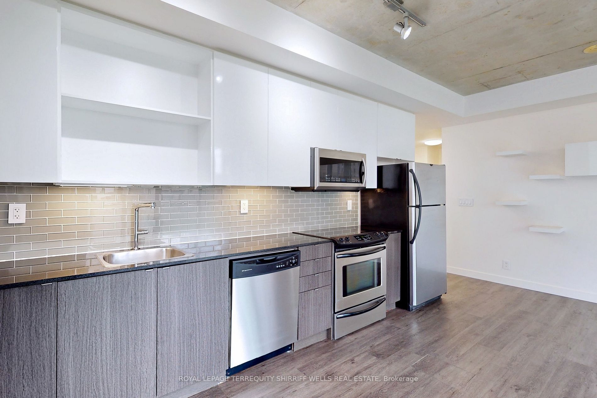 33 Lombard St, #502