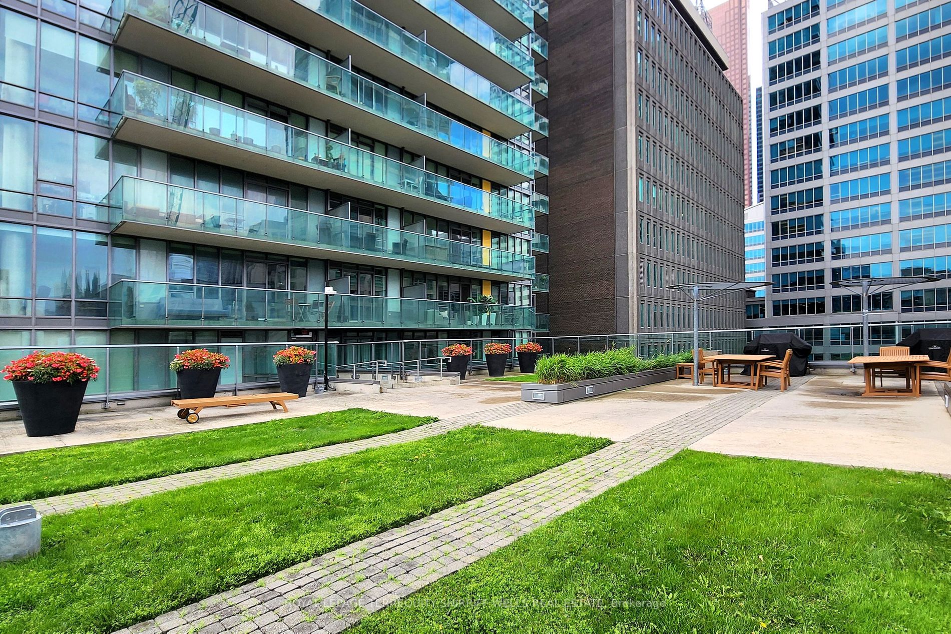 33 Lombard St, #502