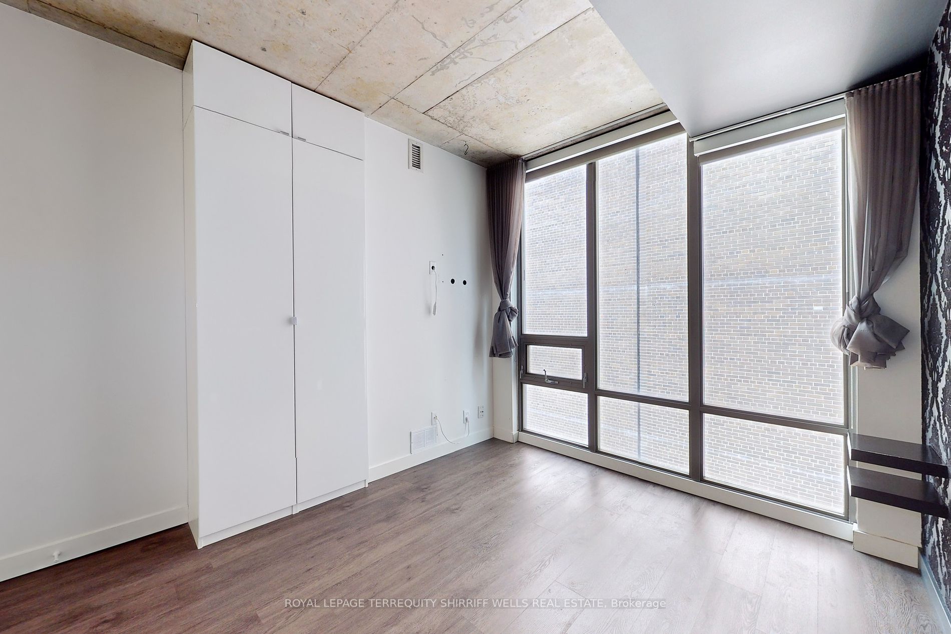 33 Lombard St, #502