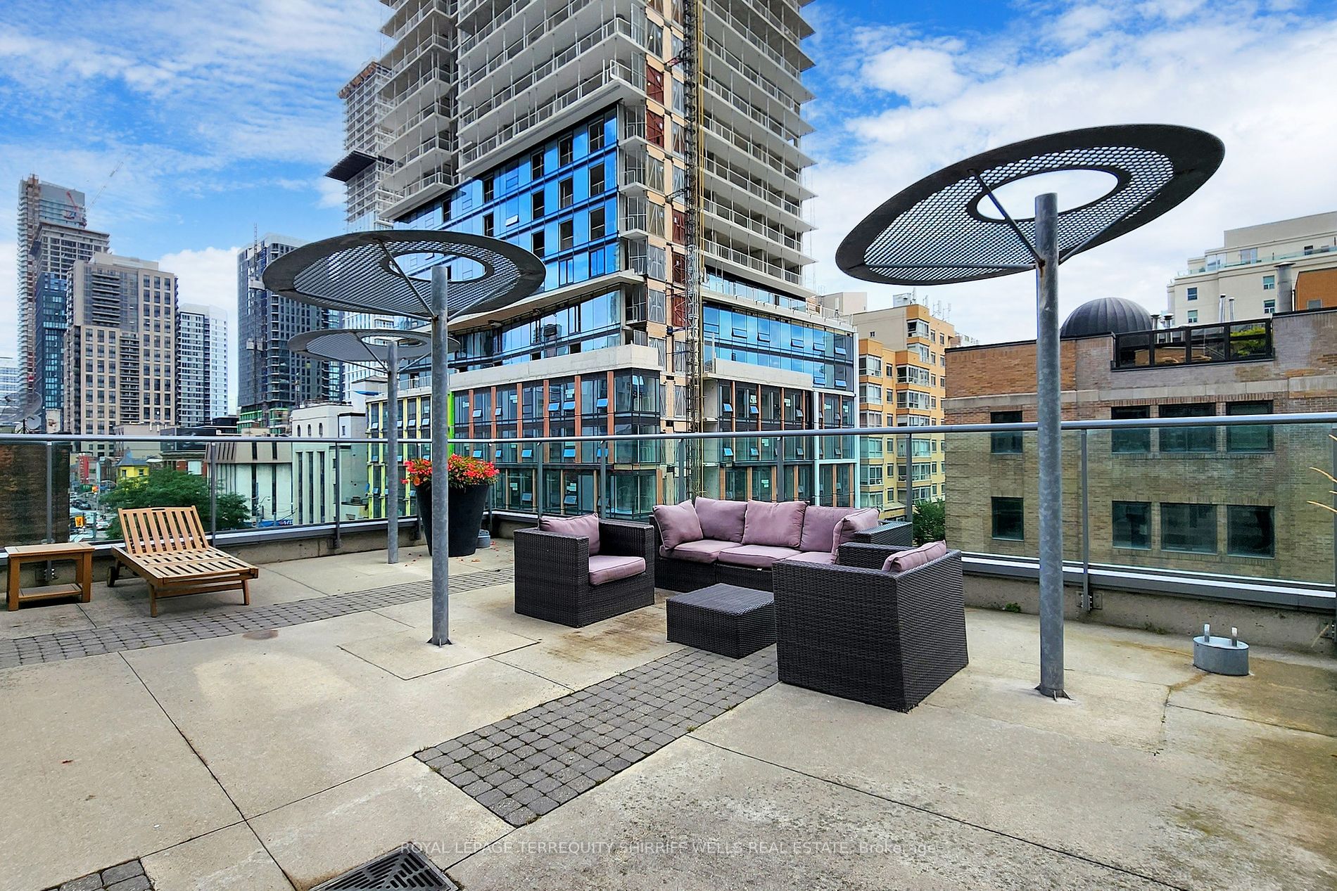33 Lombard St, #502