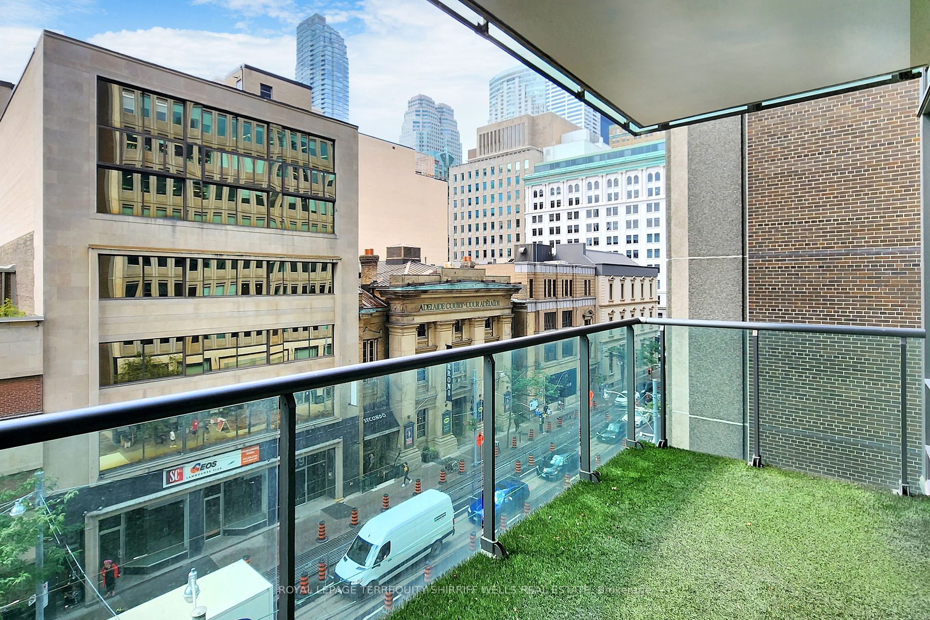 33 Lombard St, #502