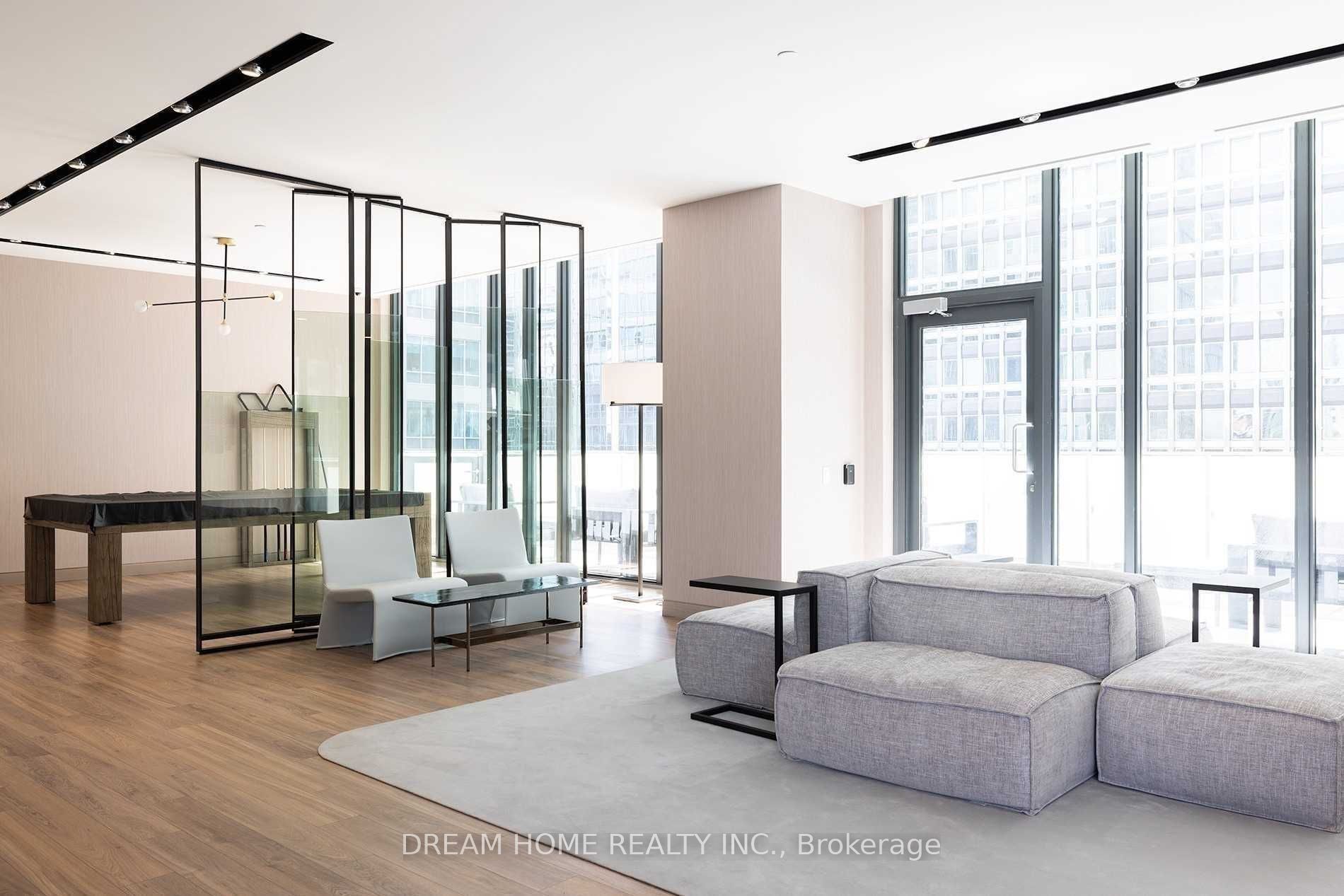 25 Richmond St E, #317