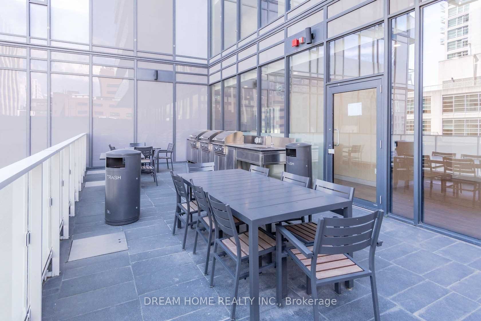 25 Richmond St E, #317