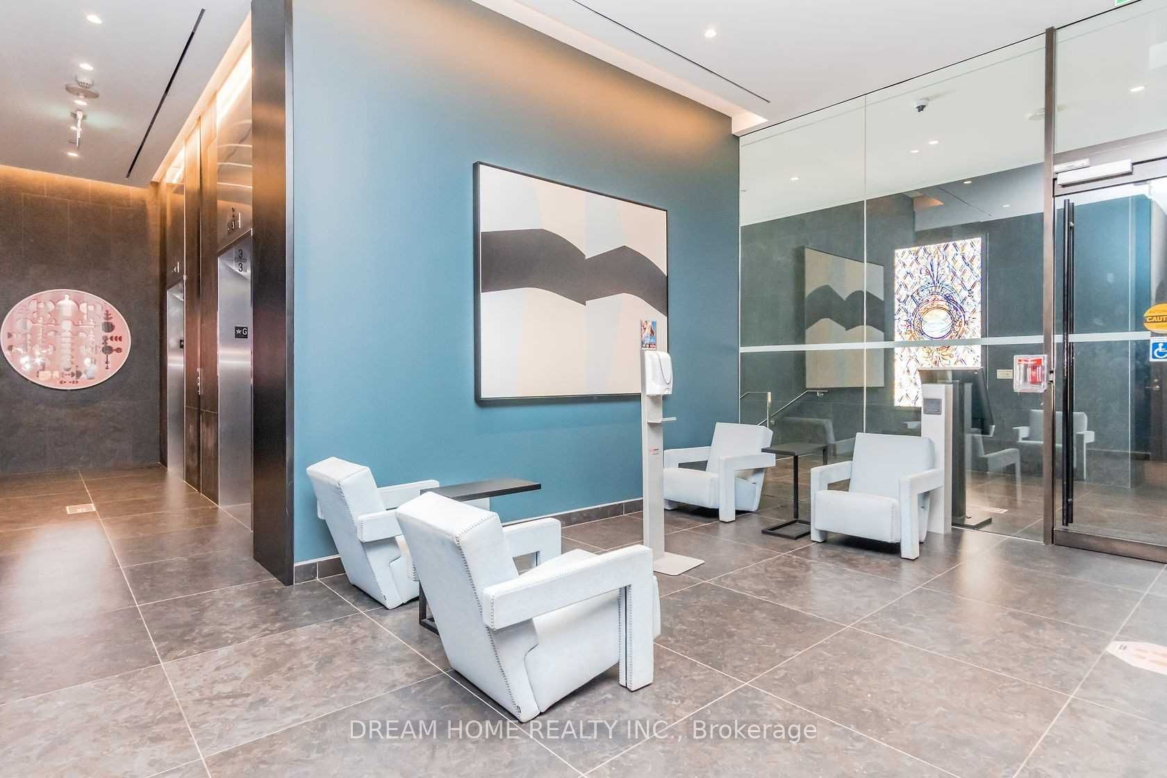25 Richmond St E, #317