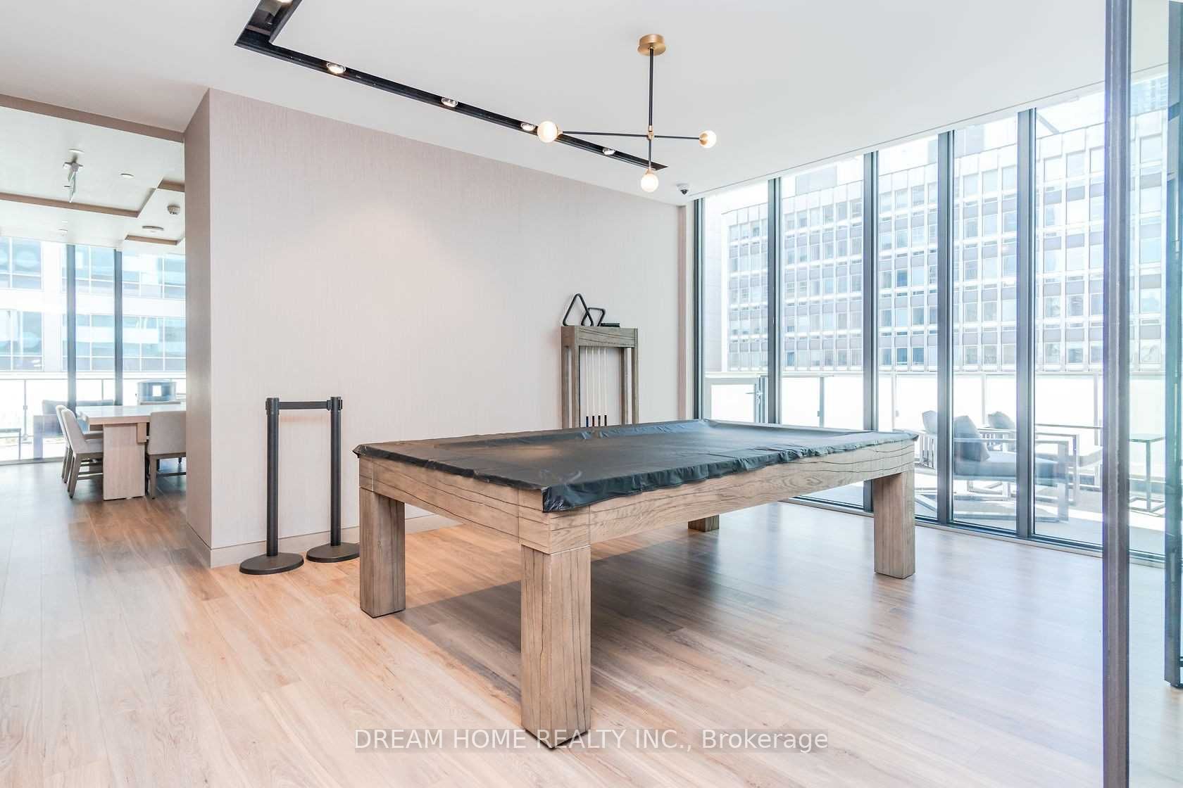 25 Richmond St E, #317