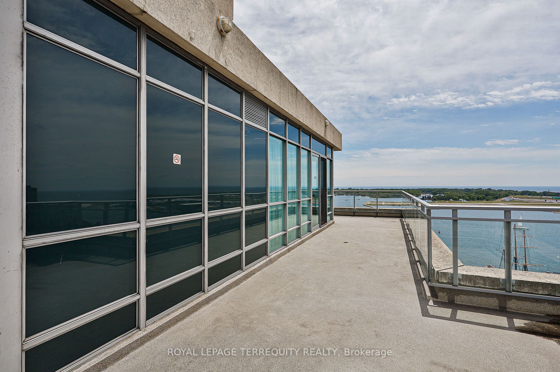 410 Queens Quay W, #216