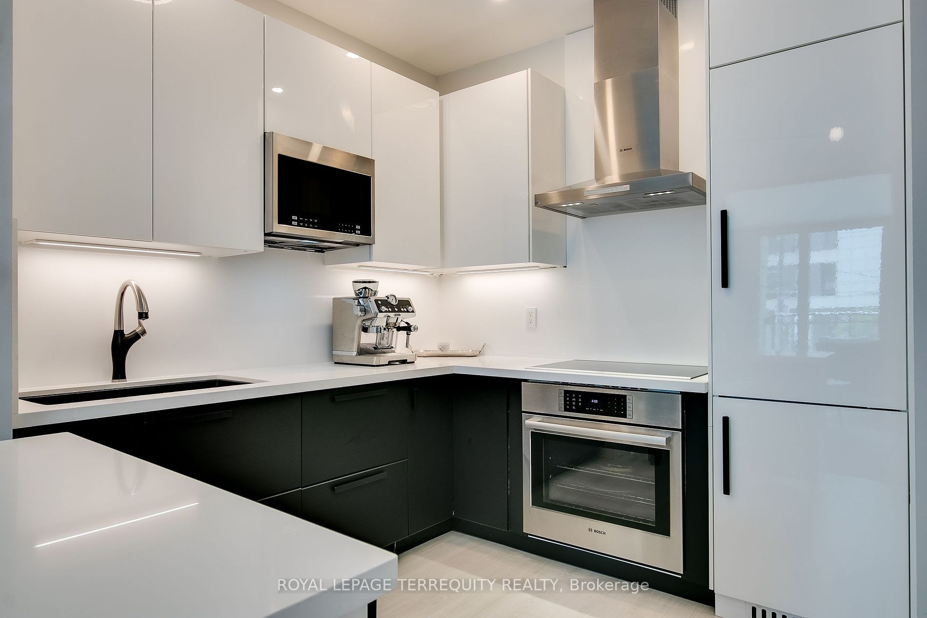 410 Queens Quay W, #216