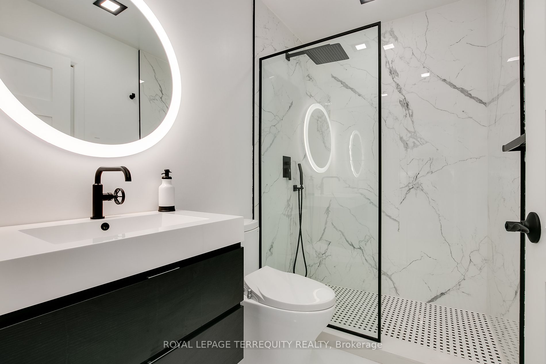 410 Queens Quay W, #216