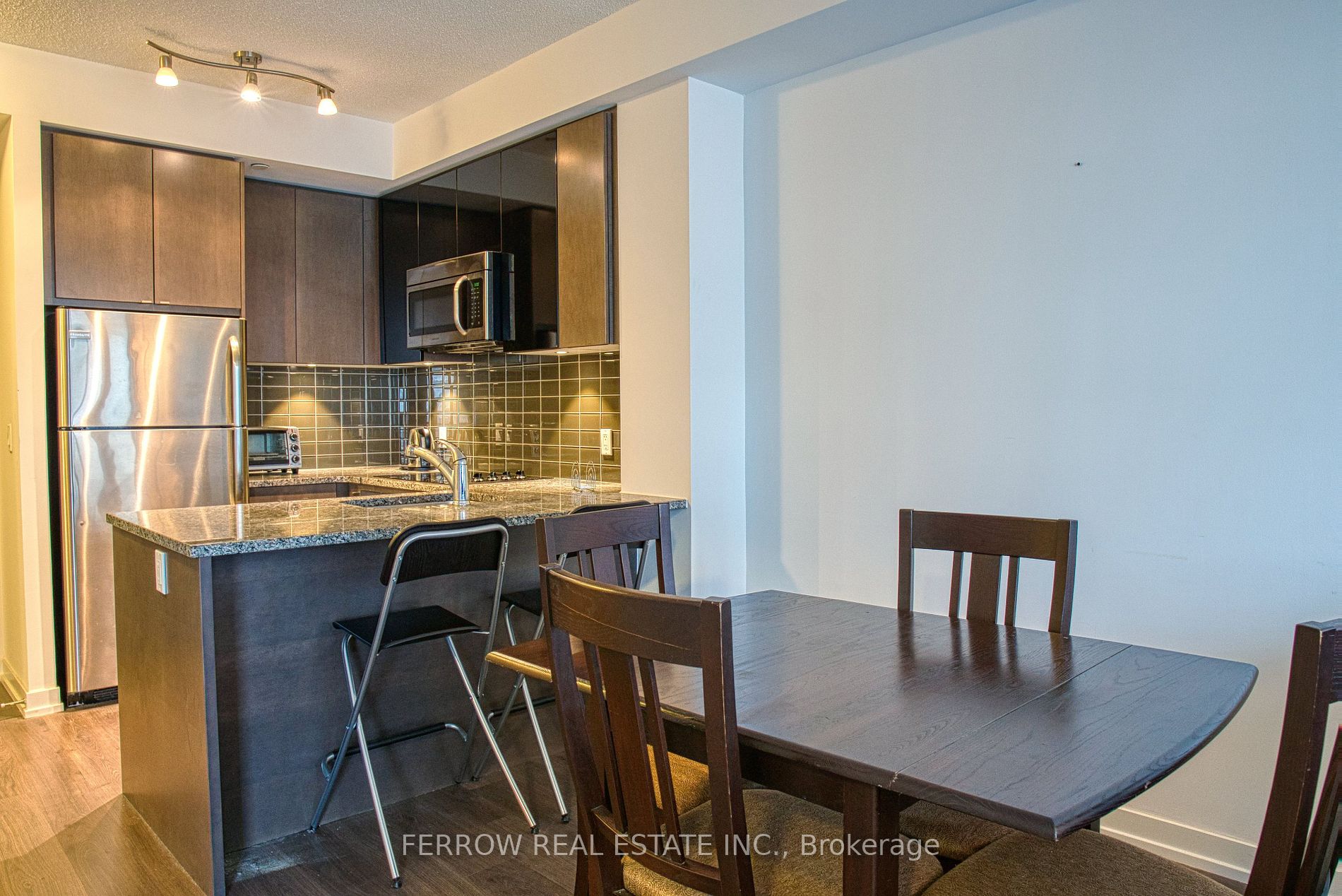 89 Dunfield Ave, #909
