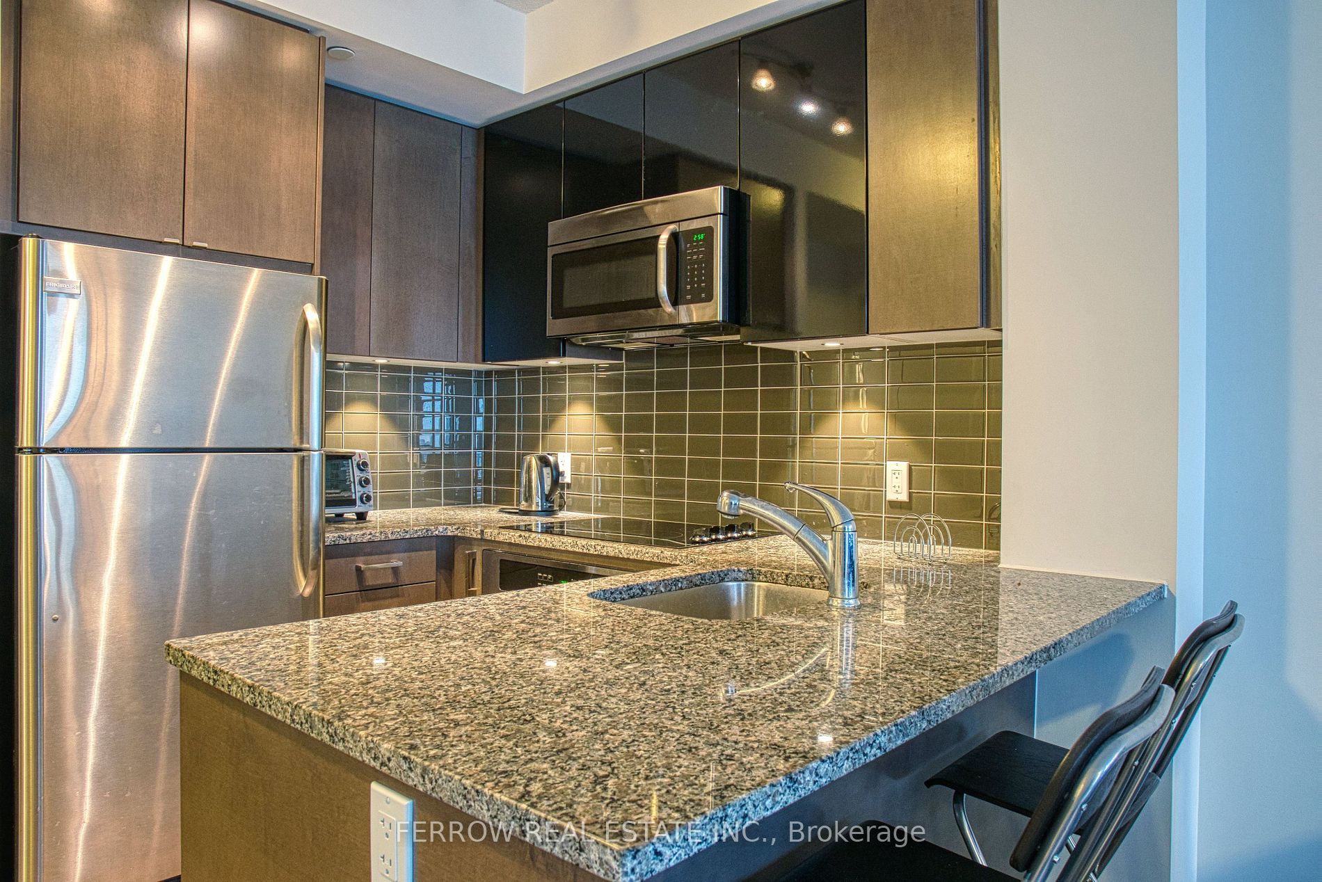 89 Dunfield Ave, #909