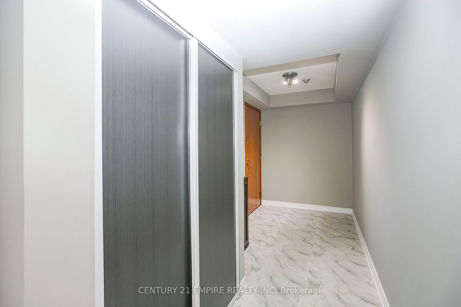18 Hollywood Ave, #207