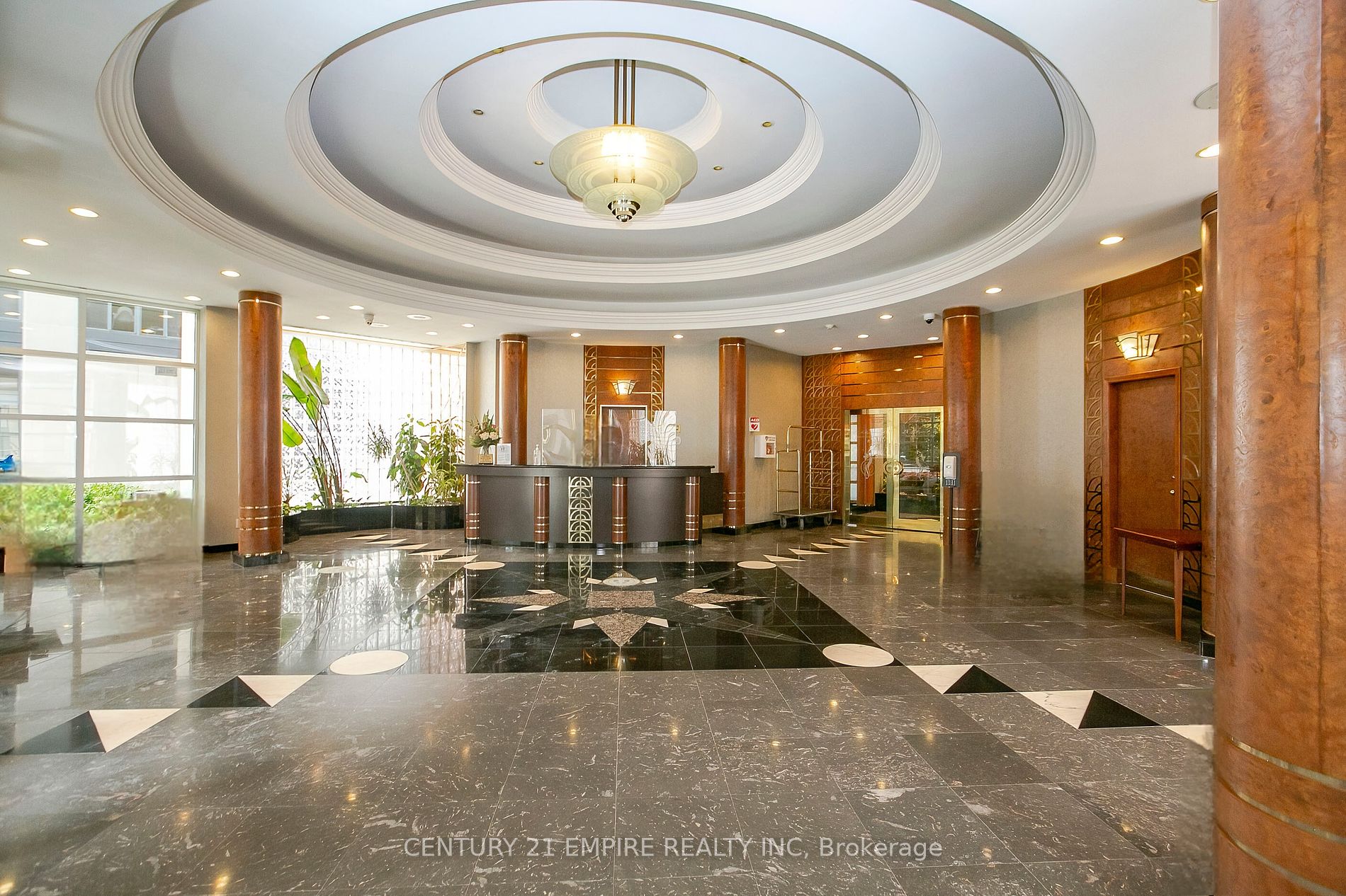 18 Hollywood Ave, #207
