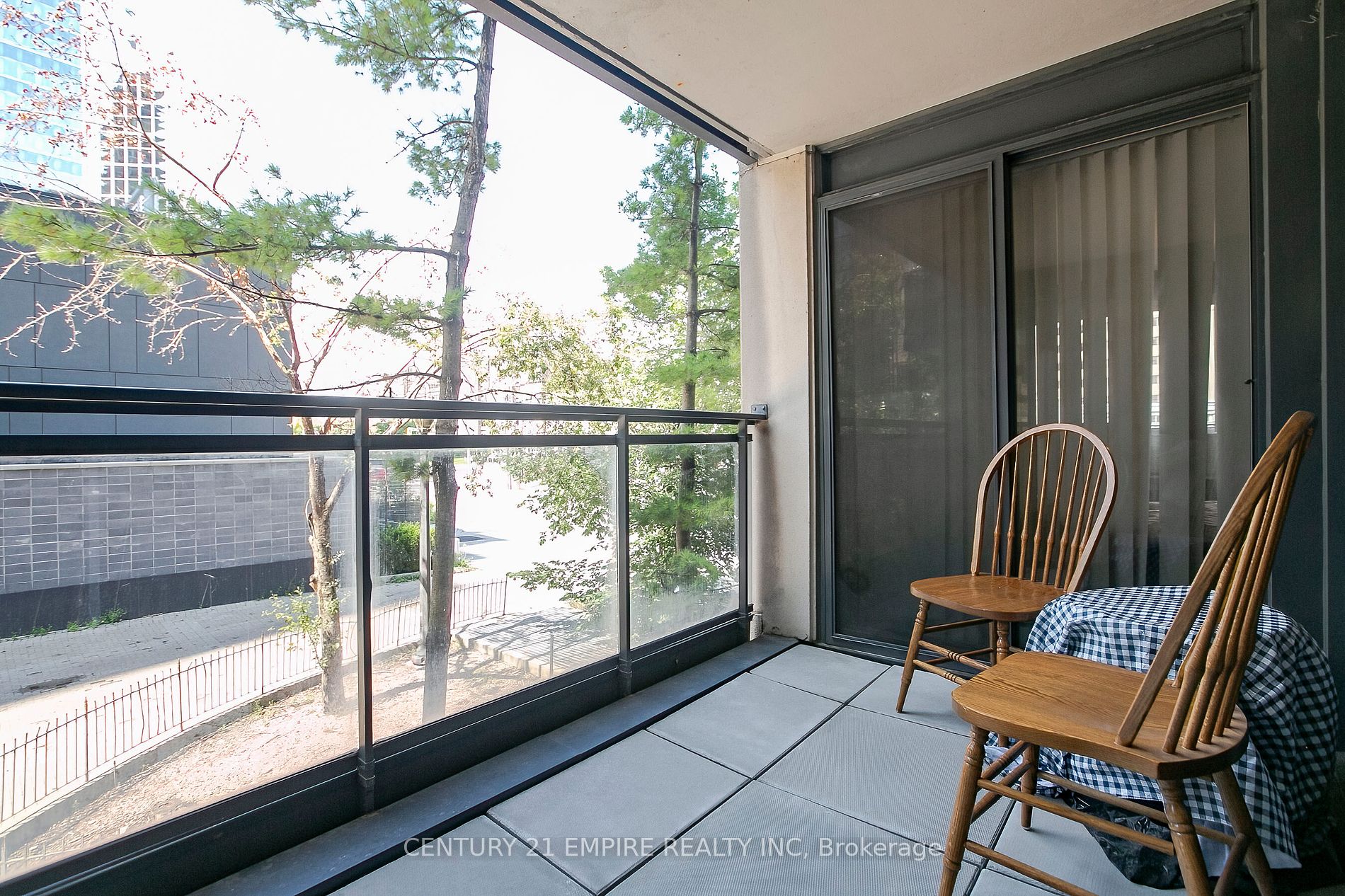 18 Hollywood Ave, #207
